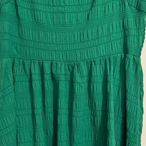 Green Dress - Picture 2 of 5